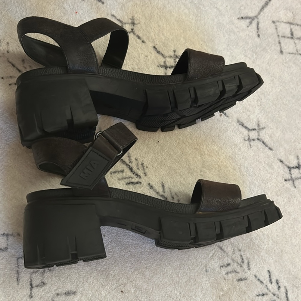 Mia Estrrid Black sandal
